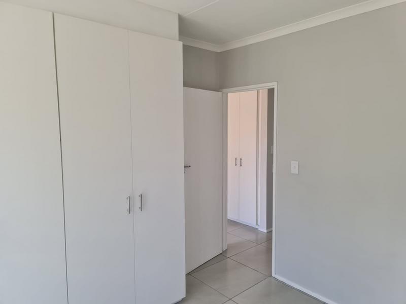 To Let 2 Bedroom Property for Rent in Oakglen Western Cape